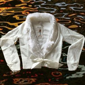 White cardigan with faux fur collar and pearl buttons